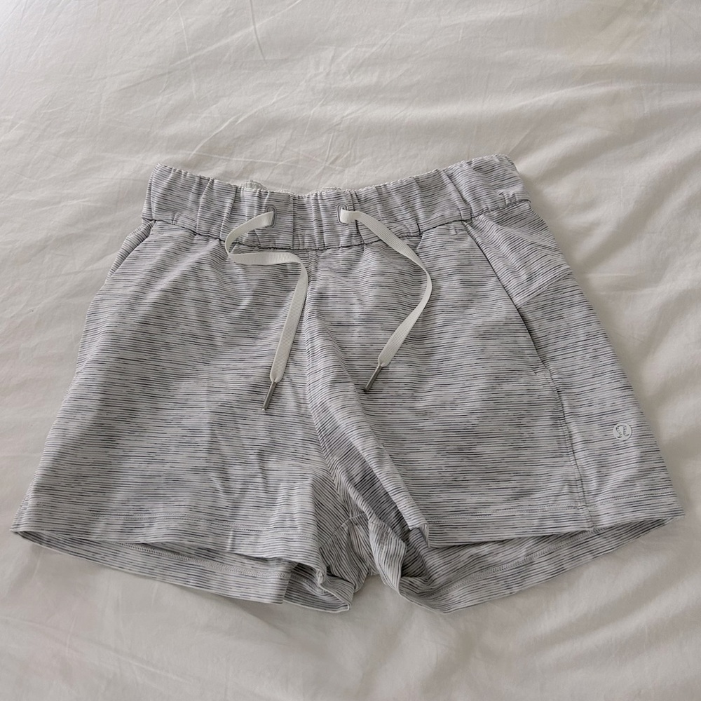 Lululemon On The Fly short
